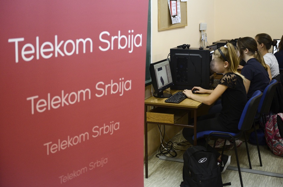 Telekom-Srbija-opremio-informaticki-kabinet