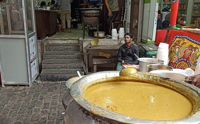 Food Exploration in Zakaria Street During Ramadan