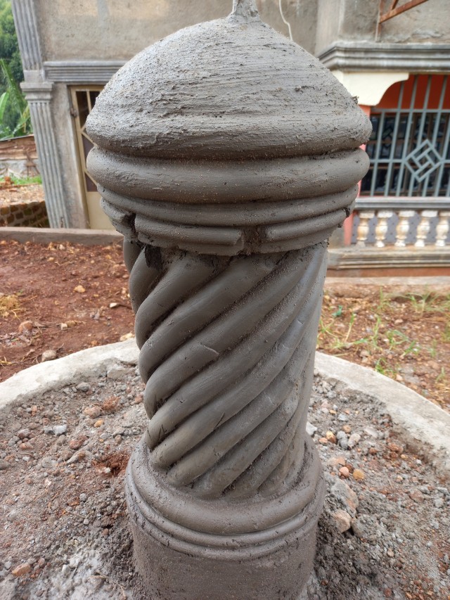 Fountain reservoir pillar