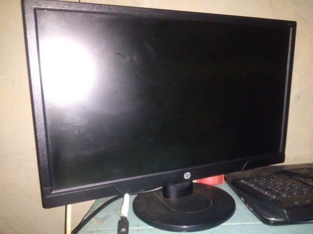 HP flat-panel display computer monitor