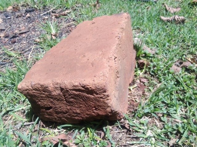 Heat dried clay brick for building